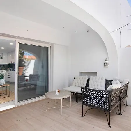 Acacia Apartment